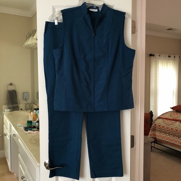 Chico’s Size 2 Vest and Size 2.5 Short Pants Weekends Teal Blue Outfit Set - Picture 1 of 12